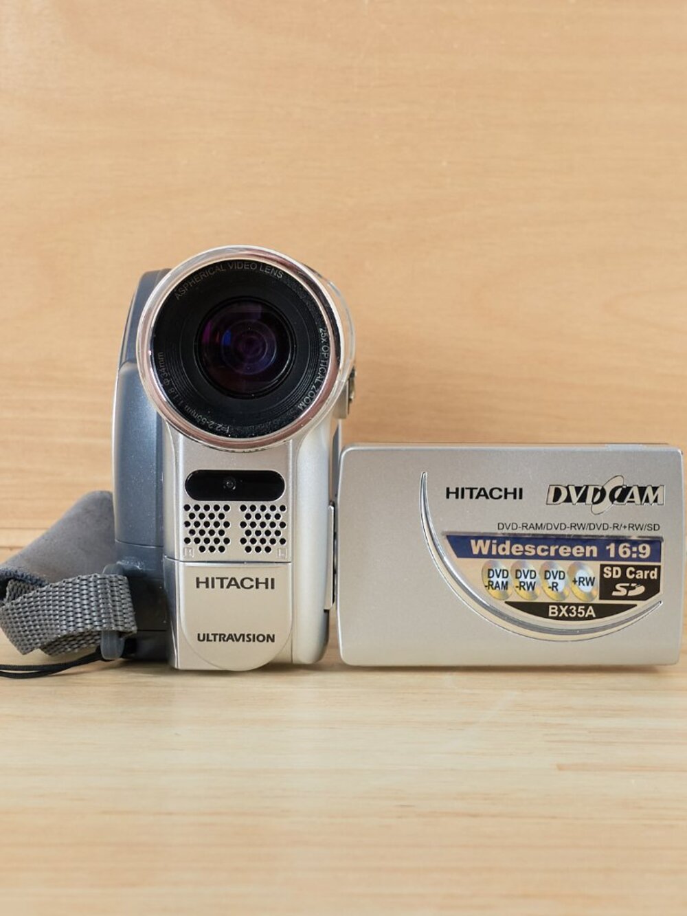 Hitachi DZ-BX35A UltraVision DVD Camcorder 25x Zoom Tested Working